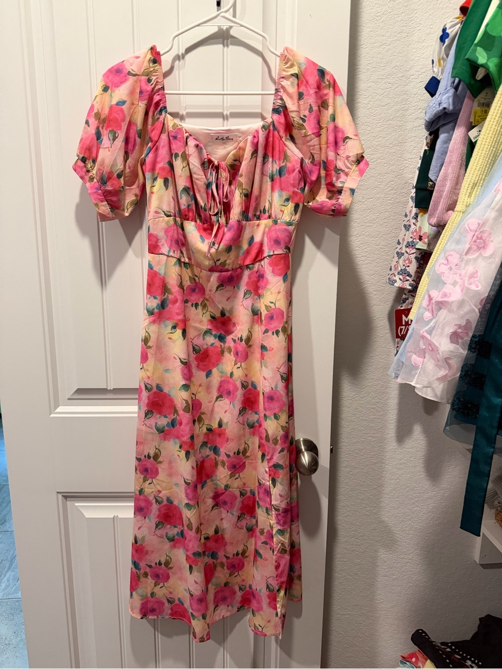 Pink Floral Puff-Sleeve Midi Dress with Sweetheart square Neckline